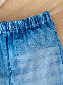 SHEIN مجموعة من 2 قطعة تي شيرت كاجوال جميلة بطبعة فراشة ذات رقبة دائرية وبنطلون جينز مطبع بتأثير الجينز المتسع، مناسب للربيع/الصيف