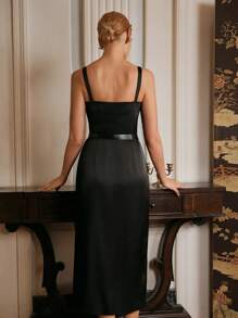 Anewsta Elaire 双肩带纽扣缎面优雅配腰带中长连衣裙 Old Money - 黑色 - 查看 2
