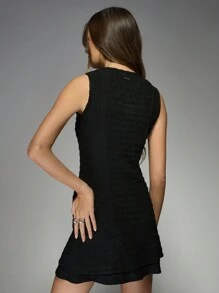 MISSGUIDED Vestido corto sin mangas con textura y bajo con volantes escalonados, vestido negro sofisticado para fiestas, cocteles y ocasiones especiales como citas nocturnas