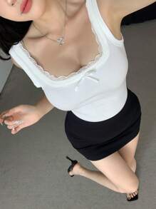 DAZY 女士蕾丝拼接蝴蝶结装饰方领修身长袖背心 - 白色 - 查看 10