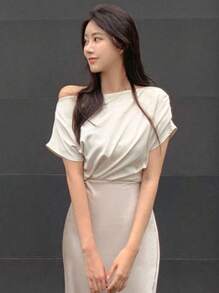 DAZY Women's Elegant Commuter Solid Color Asymmetric Shoulder Fitted T-Shirt - Beige - View 2