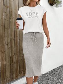 SHEIN PETITE CURVE 2 件加大码短袖圆领 T 恤和 A 字裙套装，夏季时尚 - 米色 - 查看 4