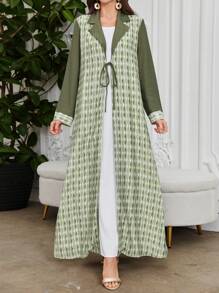 Al Najma Bata larga y suelta con estampado verde de patchwork, solapa y cinturón ajustable para mujer