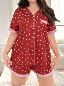 Conjunto de pijama de talla grande con bloque de color e impresión de corazón, con cuello de solapa y mangas cortas