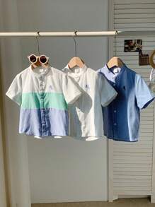 SHEIN Set de 3 camisas de moda con cuello mao, un solo botonadura, parches multicolor y bordados, diseñadas para niños, aptas para primavera, verano, otoño e invierno, uso en casa, al aire libre, en la escuela y para hacer deporte