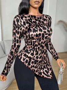 Zolique 新年复古时尚性感豹纹船领褶皱红色撞色波浪边设计修身长袖T恤 - 彩色 - 查看 1