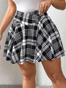 SHEIN Essnce Plus Size Women's Spring And Summer Airport For Women Easter Business Casual Woman Teacher Streetwear For Women New Style Fashion Casual Commuting Elegant Sports Student Black And White Plaid Fabric Inner Shorts And Pocket Culottes Skort