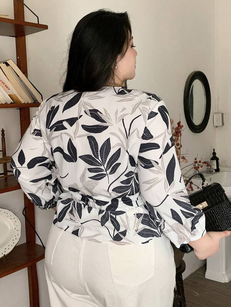 Dazy Plus Plus Size V-Neck Flower Tie-Up Short 3/4 Sleeve Blouse, Holiday Vacation Beach, Spring/Summer Boho