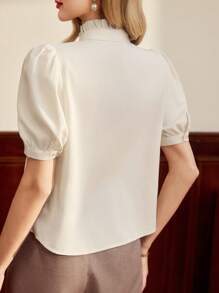 Vintamour Camisa elegante vintage para mujer, con cuello pequeño de pie ajustado con detalles de parche de volantes y lazo, top refinado para oficina, atuendo de vacaciones, atuendo de verano para mujer, camisas para mujer, blusa blanca de verano, ropa casual de negocios, atuendo de cumpleaños para mujer, vestido de invitada de boda, blusas de salida para mujer, camisetas de verano para mujer, camisa blanca de iglesia, ropa de verano para mujer, blusas bonitas, atuendo de crucero, ropa de oficina para mujer