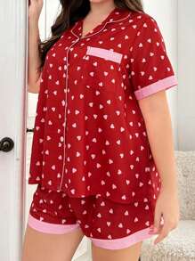 Conjunto de pijama de talla grande con bloque de color e impresión de corazón, con cuello de solapa y mangas cortas