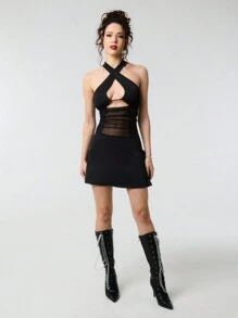 SHEIN Unity Vestido mini sexy de unicolor con cuello halter cruzado y panel de cintura de malla - Negro - Ver 4