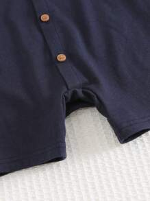 Cozy Pixies Baby Jungen Muster bestickte Stehkragen Kurzarm Romper Shorts, lässig & vielseitig, geeignet für Sommerwetter, drinnen und Outdoor