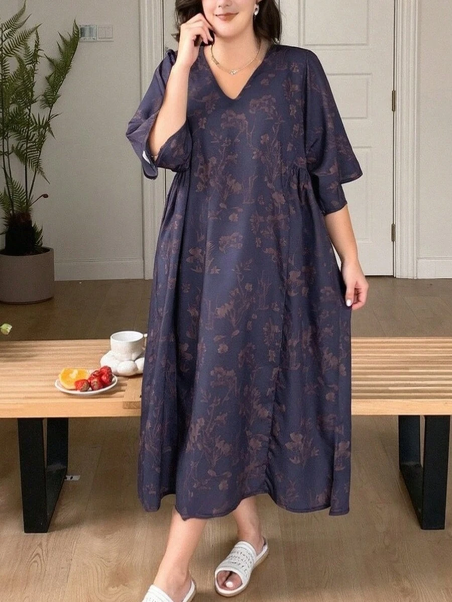 Dazy Petite Plus Váy ngủ dài vừa cổ chữ V họa tiết hoa, màu tím, đồ ngủ bốn mùa - Màu tím - Xem 1