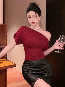 DAZY 女士休闲斜肩短袖上衣，亮片露脐上衣 - 酒紅色 - 查看 8