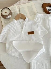 SHEIN Leap Crew 2 sztuki/zestaw dla chłopców, koszula z krótkim rękawem i nadrukiem w serek, swobodny strój, odpowiedni do codziennego noszenia - Biały - Zobacz 9