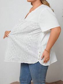 SHEIN CURVE+ 女士大码休闲宽松舒适棉质刺绣 V 领短袖衬衫 - 白色 - 查看 9