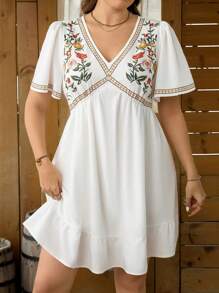 SHEIN LUNE Vestido casual de verano de talla grande con estampado floral y cuello en V de manga corta, apto para vacaciones y uso diario - Multicolor - Ver 4