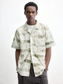 Maija Camisa Social Masculina Novidade do Verão 2025, com Estampa Tie-Dye Listrada, Ajuste Folgado Regular, Cor Sólida, Gola Padre, Abotoamento Único, Bolso, Versátil para Uso Diário, Encontros, Passeios, Férias, Ideal para o Dia dos Namorados