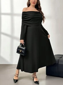 Firerie Robe longue noire stretch, décontractée et confortable, avec épaules dénudées, volants aux épaules, coupe évasée. Élégante pour le travail.