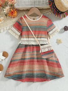 SHEIN 斋月女孩休闲度假波西米亚条纹针织腰部饰边拼布荷叶边下摆连衣裙配单肩包，夏季 - 彩色 - 查看 3