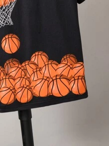 SHEIN Camiseta de manga corta de ajuste suelto con estampado de baloncesto para niños