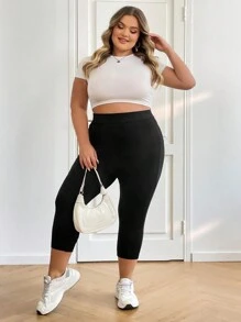 SHEIN CURVE+ Plus Size Women's Black Elastic Fitted Capri Leggings, Skin-Friendly (With Phone Pocket) - Black - View 10