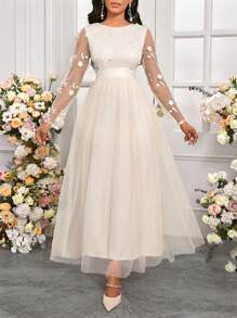 SHEIN Lady 情人节/新年派对/适合日常工作穿着/四季皆宜的米色蕾丝立体花朵拼布婚纱优雅女士长裙 - 米色 - 查看 5