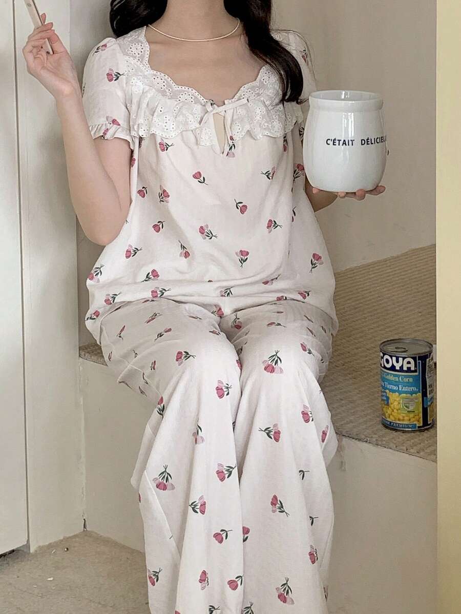 SHEIN 少女可爱简约碎花图案荷叶边短袖上衣和裤子睡衣套装，2 件套青少年睡衣套装