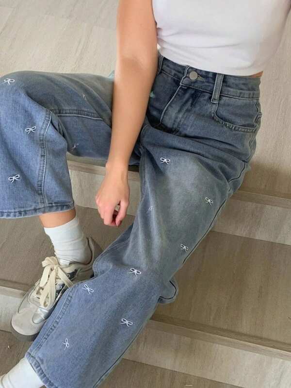 Dazy Petite Plus Butterfly Embroidered Wash Straight Leg Jeans, Suitable For All Seasons