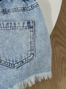 SHEIN Tween Girls 2 Pieces Set: Fitted Knit Round Neck White/Pink Top And Distressed Light Wash Denim Shorts - Multicolor - View 5