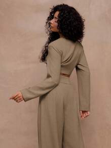 SHEIN X Scheana MUSERA Blazer corto con detalle de hebilla en el frente, cuello en V, profesional, casual, de negocios, para vacaciones, otoño, invierno, trabajo, oficina, cita, salida, regreso a la escuela, invitado de boda, lino tejido, fiesta, primavera - Marrón Mocha - Ver 2