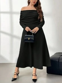 Firerie Robe longue noire stretch, décontractée et confortable, avec épaules dénudées, volants aux épaules, coupe évasée. Élégante pour le travail.