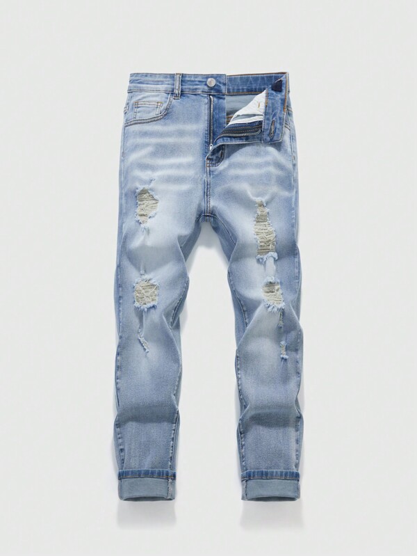 Tween Boy gescheurde, gerafelde bleekwasjeans