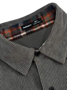 Manfinity Homme Set da uomo composto da 2 pezzi: camicia a maniche corte in velluto a coste con patchwork a quadri, abbinata a pantaloncini. Perfetto come regalo per il fidanzato o il marito. Camicia casual estiva da uomo in velluto a coste con motivo patchwork e contrasti di colore, adatta per l'abbigliamento estivo.