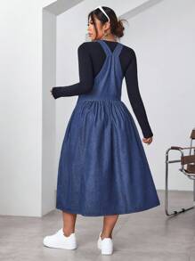 SHEIN EZwear Vestido vaquero informal de talla grande con tirantes anchos, bolsillos con botones y diseño sencillo