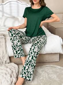 2 件套女士纯色圆领 T 恤和印花休闲裤睡衣