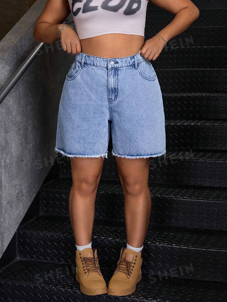 SHEIN ICON Shorts informales de mezclilla con botones, bolsillos y bajo deshilachado, tallas grandes para verano