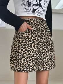 DAZY Minifalda de mezclilla ajustada con estampado de leopardo para mujeres, falda de jeans con estampado de guepardo