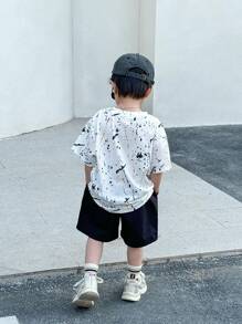 SHEIN 2 Pcs/Set Young Boys Leisure Street Inkjet Graffiti White T-Shirt And Black Loose Shorts Two-Piece Set Suitable For Spring And Summer Seasons, Suitable For Daily Life, Suitable For Sports, Suitable For Campus, Suitable For Gatherings, Suitable For Festivals, Suitable For Performances, Suitable For Photography, Suitable For Returning To School Season
