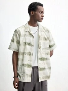 Maija Camisa Social Masculina Novidade do Verão 2025, com Estampa Tie-Dye Listrada, Ajuste Folgado Regular, Cor Sólida, Gola Padre, Abotoamento Único, Bolso, Versátil para Uso Diário, Encontros, Passeios, Férias, Ideal para o Dia dos Namorados