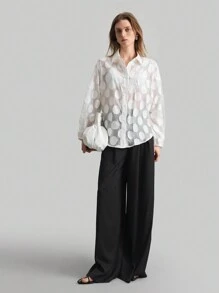 Ontre Áo sơ mi nữ Jacquard cổ tròn thả vai dài tay cài nút đơn giản thường ngày - trắng - Xem 5