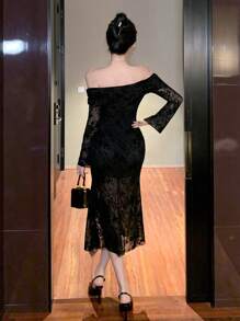 DAZY 黑色印花露肩长袖修身中长连衣裙，采用植绒和网纱面料，优雅正式，适合舞会、新年、情人节等场合。 - 黑色 - 查看 5