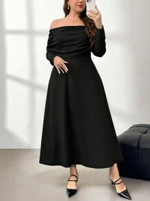Firerie Robe longue noire stretch, décontractée et confortable, avec épaules dénudées, volants aux épaules, coupe évasée. Élégante pour le travail.