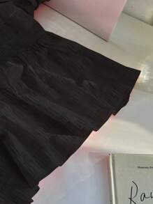 SHEIN Unity 女式红色短袖纽扣前领收腰衬衫，采用超细纤维面料制成