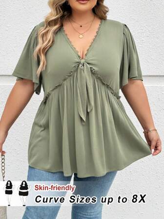 SHEIN CURVE+ 大码女式 V 领蝴蝶结前开衩荷叶边下摆宽松纹理面料休闲 T 恤，春夏绿色衬衫上衣
