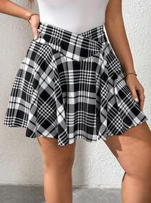 SHEIN Essnce Plus Size Women's Spring And Summer Airport For Women Easter Business Casual Woman Teacher Streetwear For Women New Style Fashion Casual Commuting Elegant Sports Student Black And White Plaid Fabric Inner Shorts And Pocket Culottes Skort