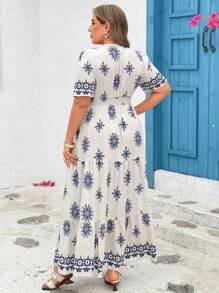 SHEIN Clasi 大码波西米亚风 V 领短袖全印花休闲连衣裙，适合夏季 - 藍白色 - 查看 2