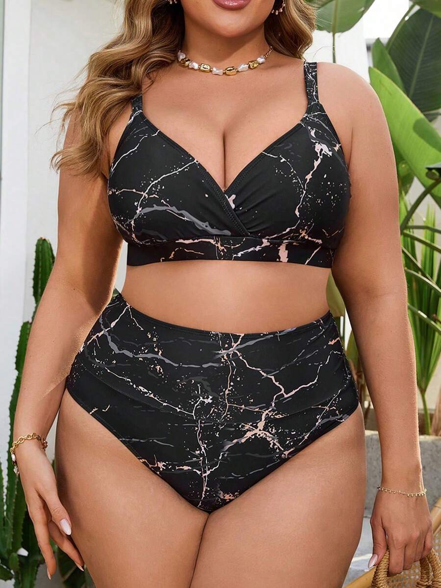 SHEIN Swim Curve مجموعة ملابس السباحة للنساء ذوات الحجم الكبير بطبعة ربطة العنق المجردة والياقة على شكل حرف V لفصل الصيف - متعدد الألوان - مشاهدة 1