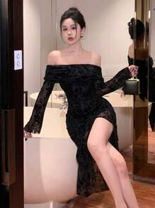 DAZY 黑色印花露肩长袖修身中长连衣裙，采用植绒和网纱面料，优雅正式，适合舞会、新年、情人节等场合。 - 黑色 - 查看 6