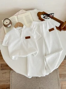 SHEIN Leap Crew 2 sztuki/zestaw dla chłopców, koszula z krótkim rękawem i nadrukiem w serek, swobodny strój, odpowiedni do codziennego noszenia - Biały - Zobacz 2